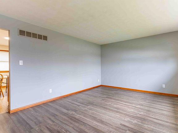 4th image of 2423 W Wagner Ln