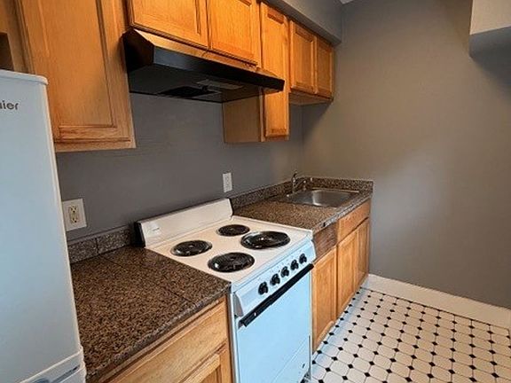 4th image of 1543 Exchange St APT 402