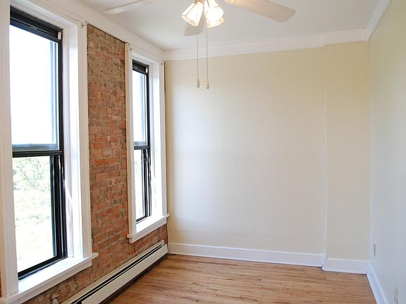 4th image of 70 Willett St