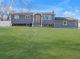 30 Nadine Ln, Port Jefferson Station, NY 11776