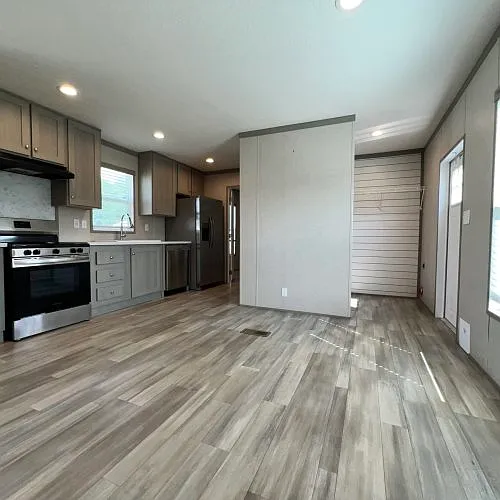 92 Teasley Ln — Photo 2