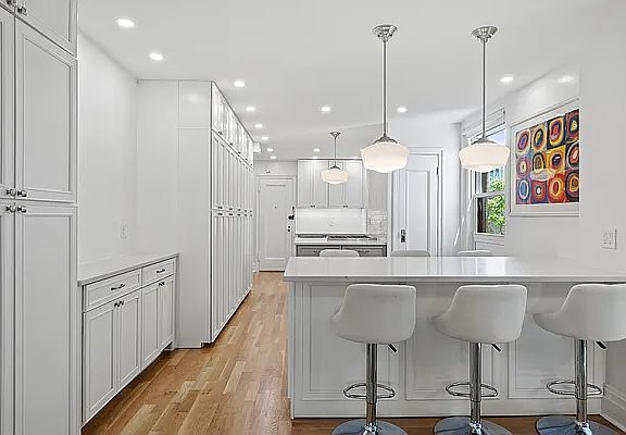 3rd image of 800 W End Ave #8A