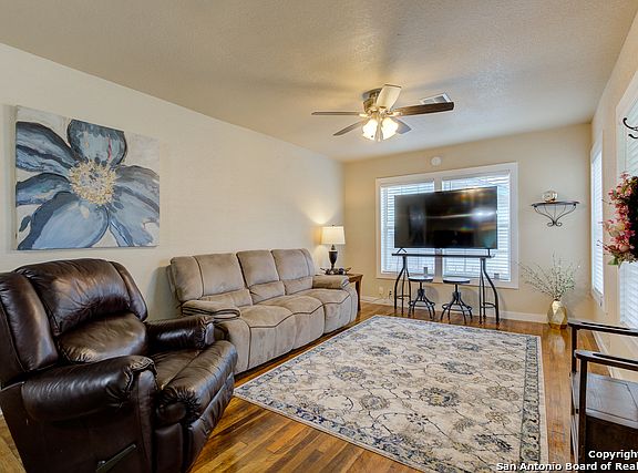 5th image of 802 W Norwood Ct