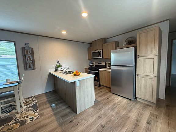 2nd image of 75 Candlegate Cir