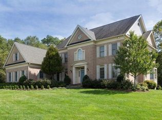 9709 Layminster Ln, Vienna, VA 22182