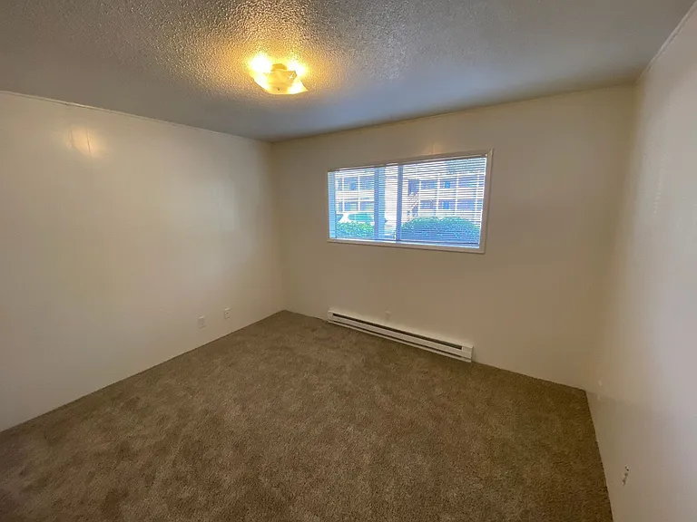 550 SW Levens St #21 — Photo 5