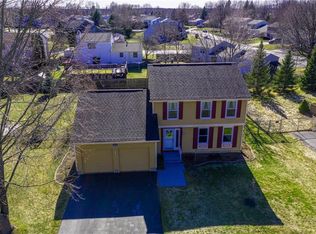 8212 Renfrew Dr, Liverpool, NY 13090