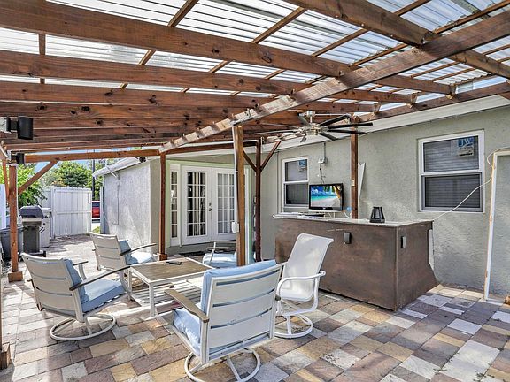 2nd image of 5332 NE 15th Avenue