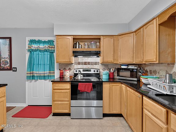 4th image of 6191 HILL VIEW Court