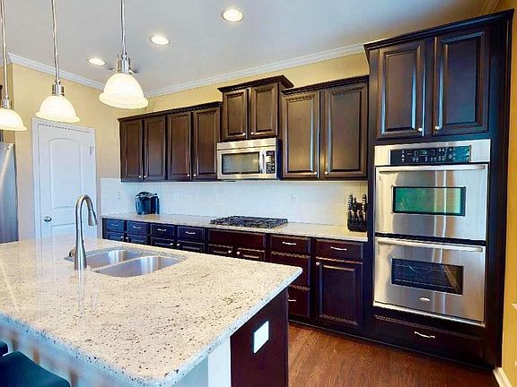 5th image of 2805 Prospect Pkwy