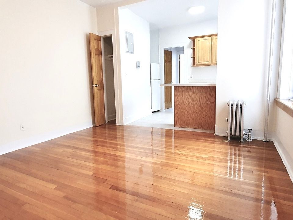 1st image of 2124 Crescent St APT C4