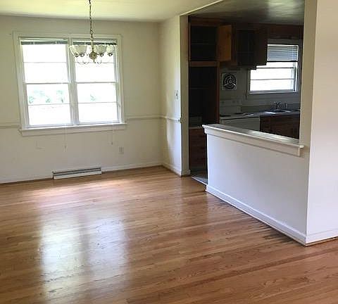 3rd image of 7518 Mayland Dr