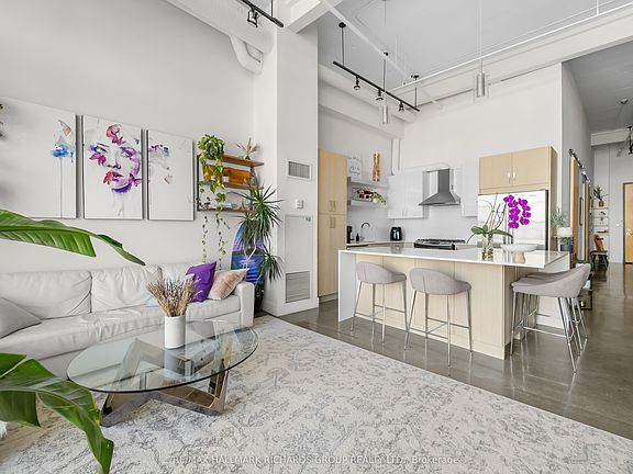 3rd image of 90 Sumach St #716