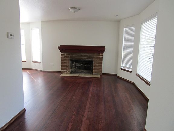 3rd image of 1115 N Fife St