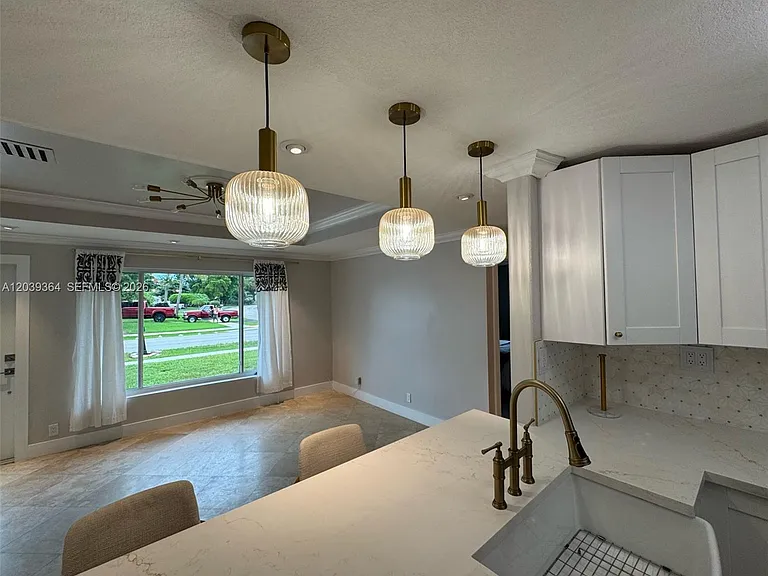 2181 SW 50th Ave — Photo 6