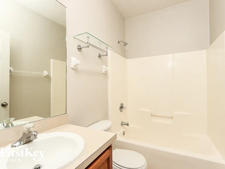 946 Riviera Point Dr — Photo 10