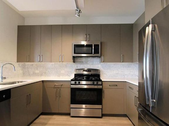 4th image of 916 N Winchester Ave #4