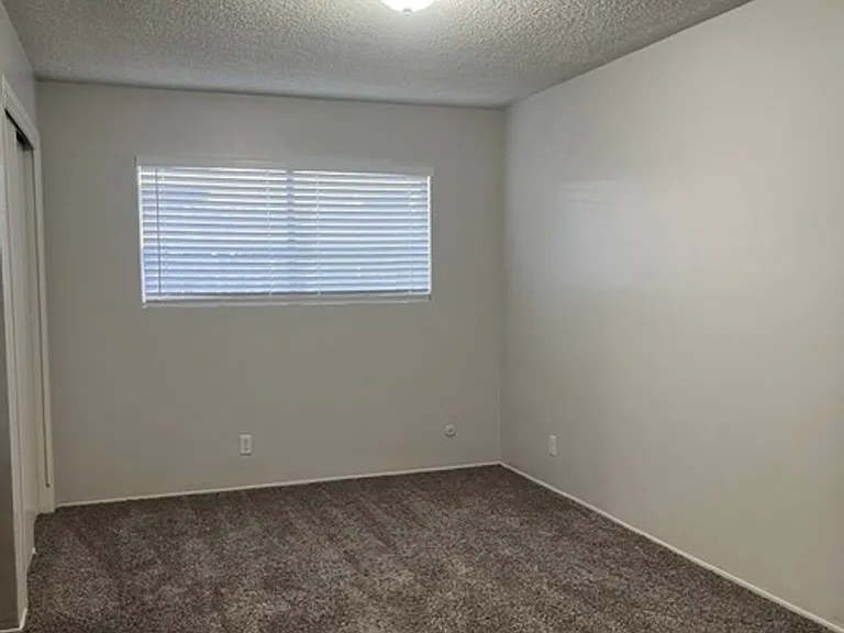 6400 Stockdale Hwy #1-4 — Photo 23