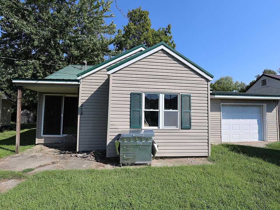 1st image of 214 Oaks Rd