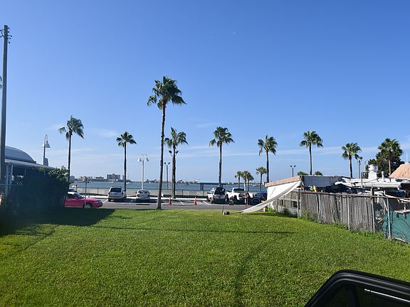 3rd image of 5513 Shore Blvd S