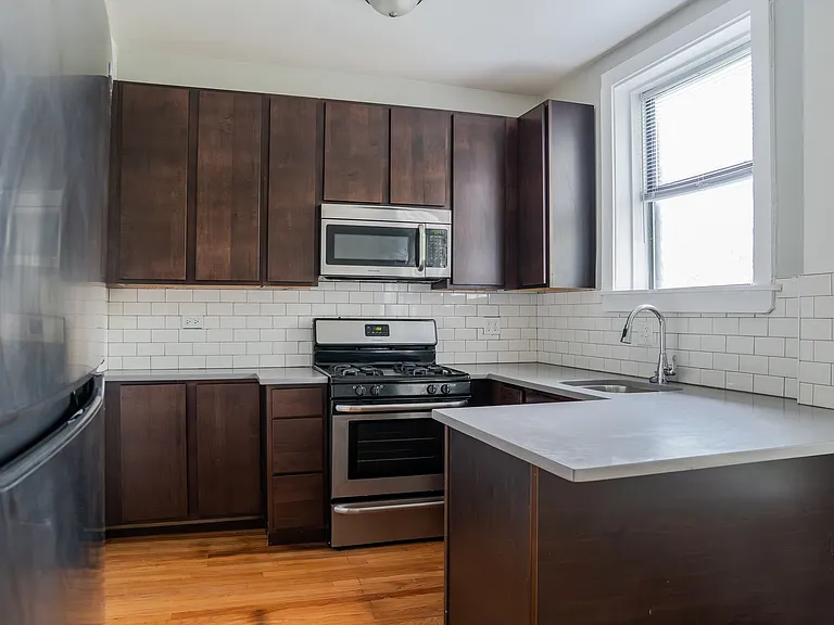 3002-10 W Ainslie St — Photo 5