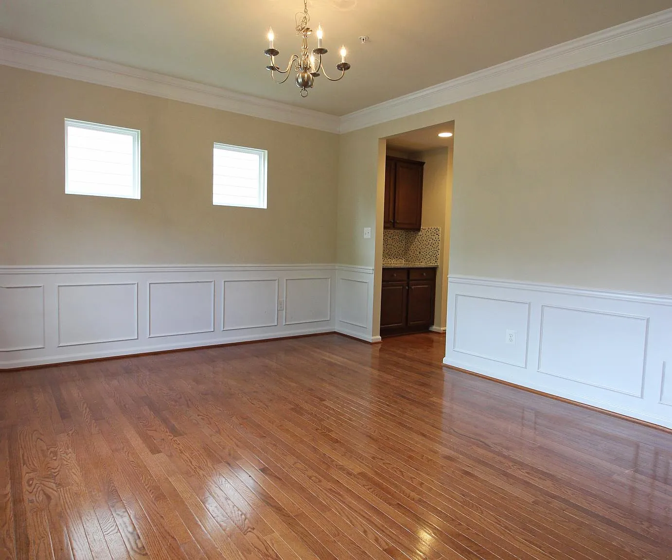 5 bed, 3.5 bath, 3000 sqft, $4,500 — Photo 3