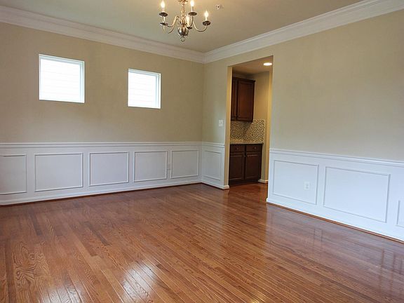 3rd image of 11518 Amherst Ave