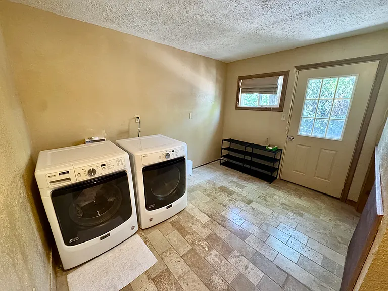 912 Fairview St — Photo 19
