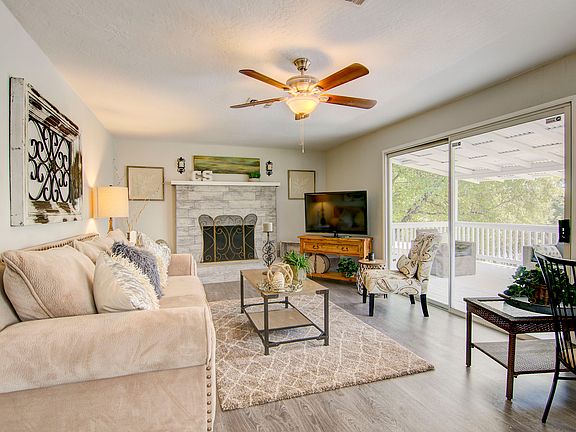 5th image of 80 Blue Jay Dr