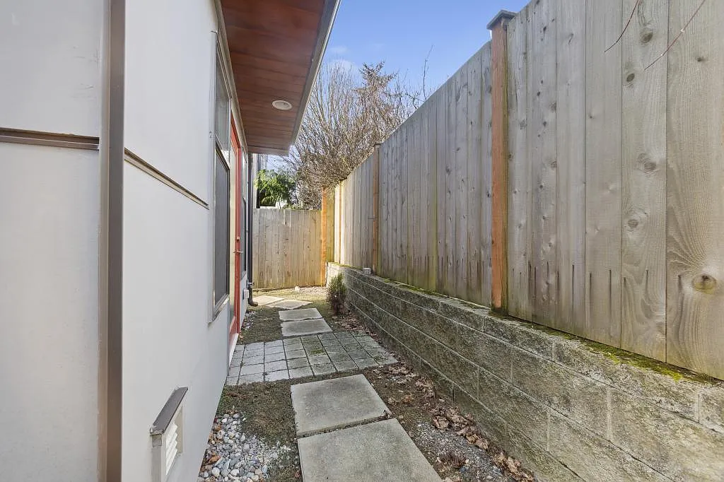 2216 NW 63rd St. #B - 3 bedrooms — Photo 3