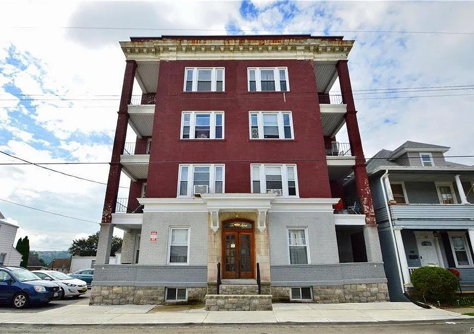 34 Lewis St #3