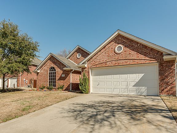 2nd image of 4730 Palmetto Dr