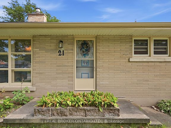 5th image of 21 Oakwood Ave