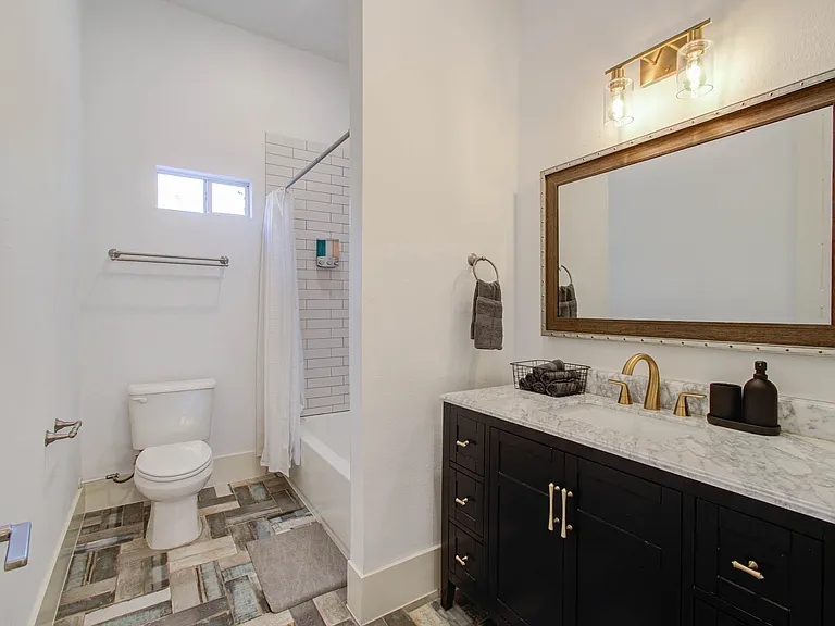 410 James St — Photo 23