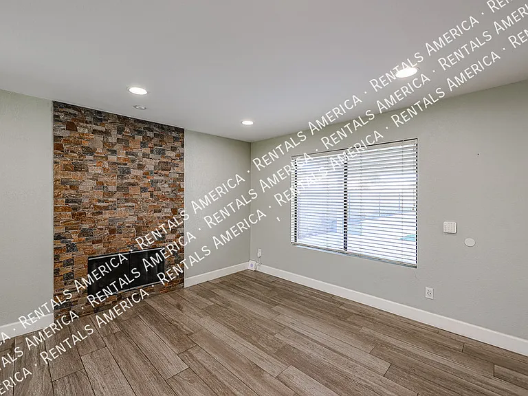 22442 N 21st St — Photo 14
