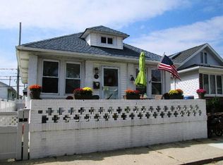 83 Oregon St, Long Beach, NY 11561