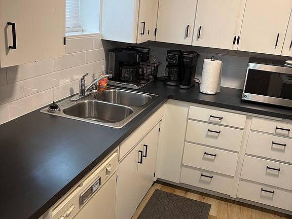 4th image of 1335 NW Deane St #6