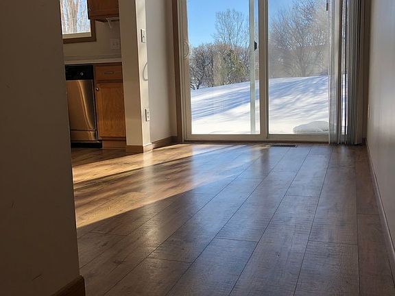 5th image of 2991 Village Ln