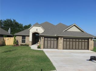 2717 Ethan Ln, Moore, OK 73160