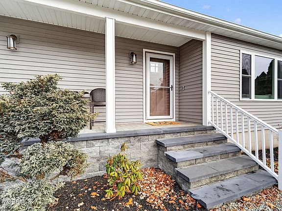 3rd image of 1660 Joffre Road