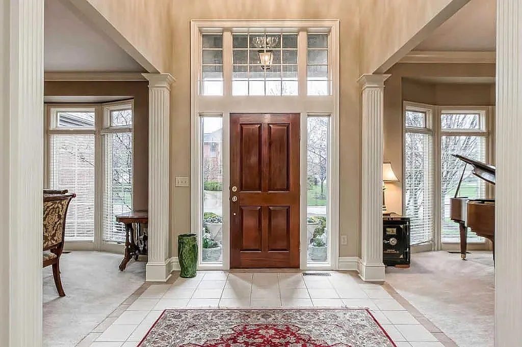 4 bed, 4.5 bath, 5400 sqft, $4,800 — Photo 2
