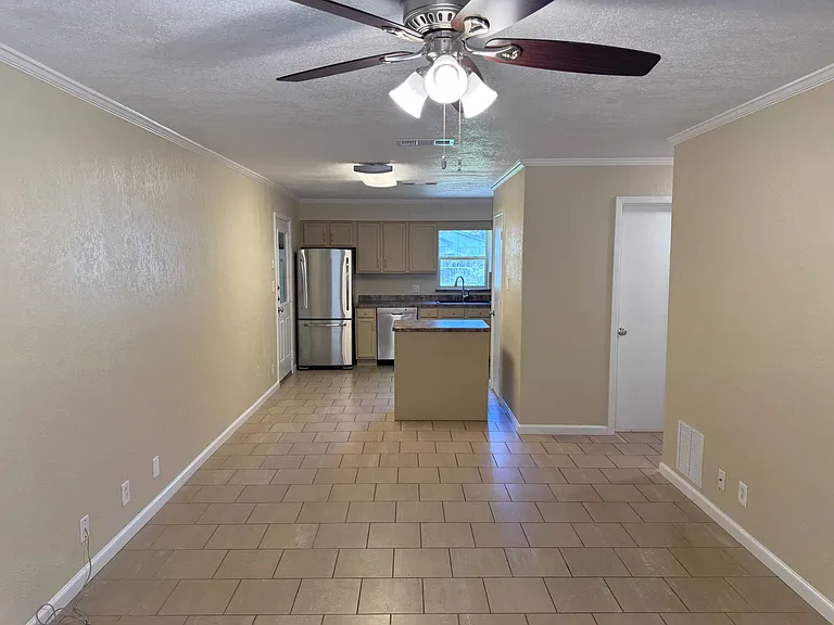 635 Pine St — Photo 4