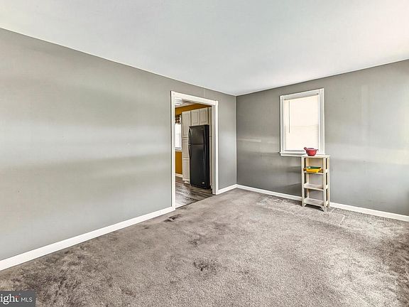 4th image of 566 Muhlenberg Ave