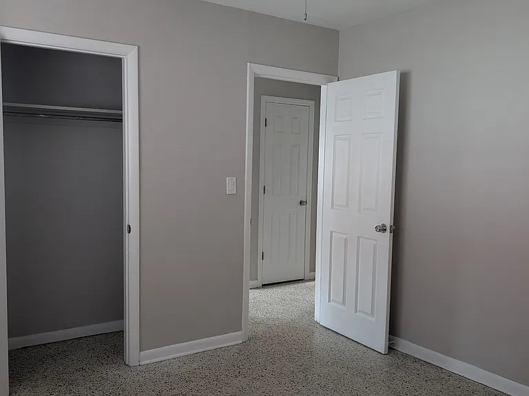 3100 E Jefferson St — Photo 11