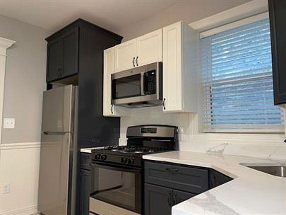 2nd image of 4807 W Argyle St #1