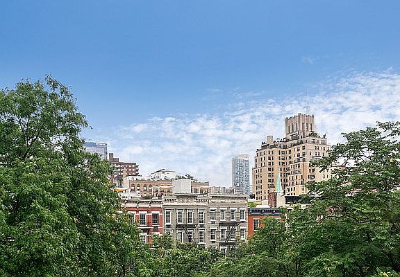 3rd image of 345 W 20th St #4