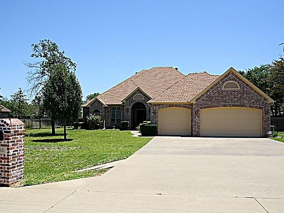 2nd image of 106 Live Oak Dr