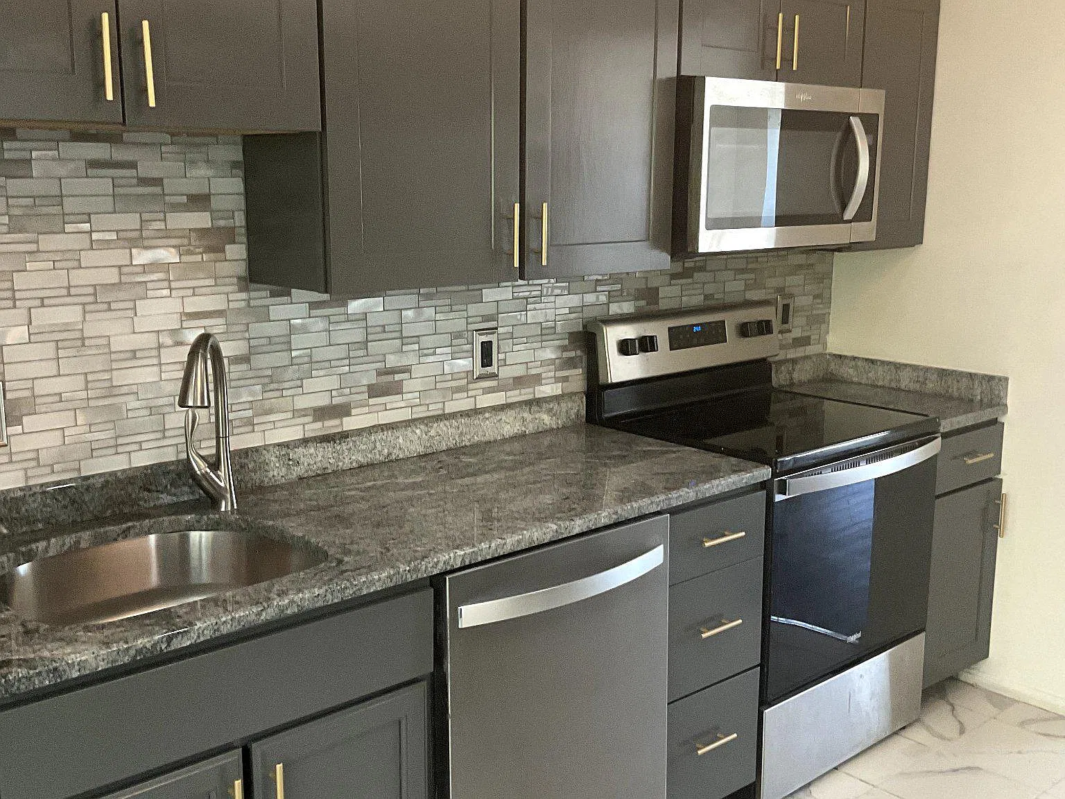 4 bed, 3.5 bath, 1344 sqft, $3,100 — Photo 4