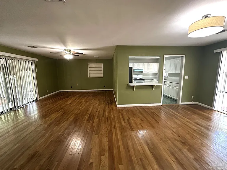 3801 Forest Glen Dr — Photo 4