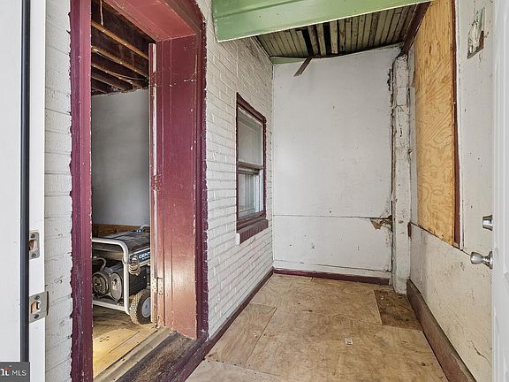 2nd image of 321 Byron St
